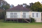 Auntie Annie_s former house on Lake Macquarie July 2005.jpg
